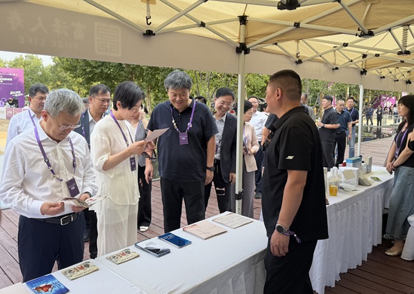 m展台.jpg